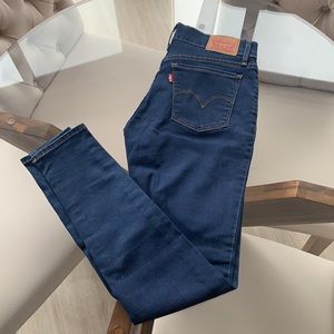 710 Skinny Levis